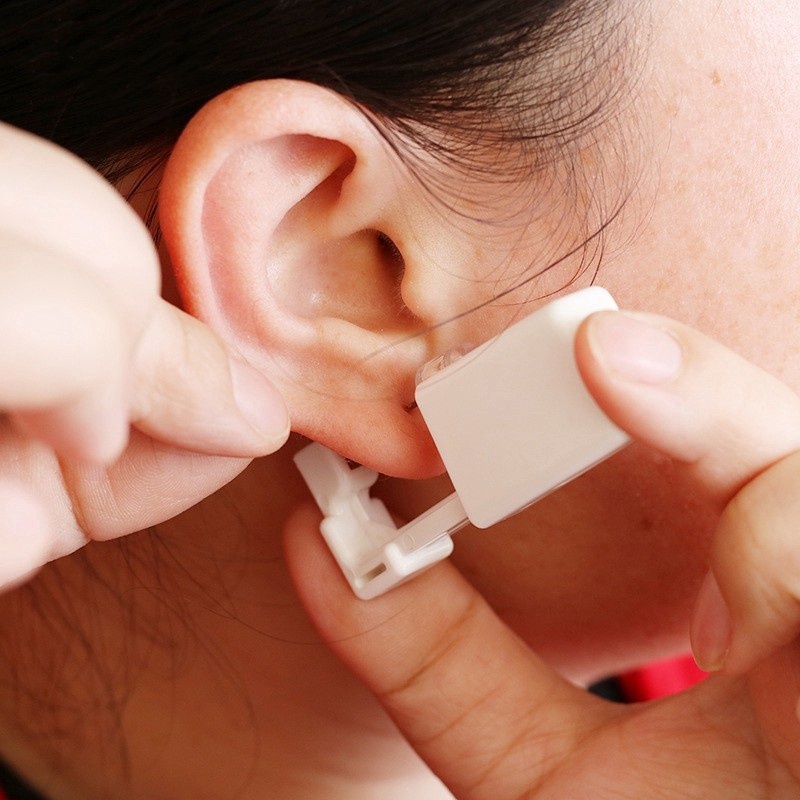 Nên bấm lỗ tai khi còn sớm để hạn chế đau và phục hồi tốt hơn
