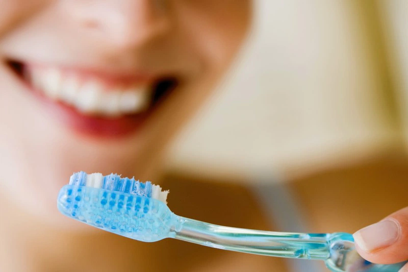 Lưy ý về cách sử dụng nước súc miệng listerine: không thay thế cho kem đánh răng