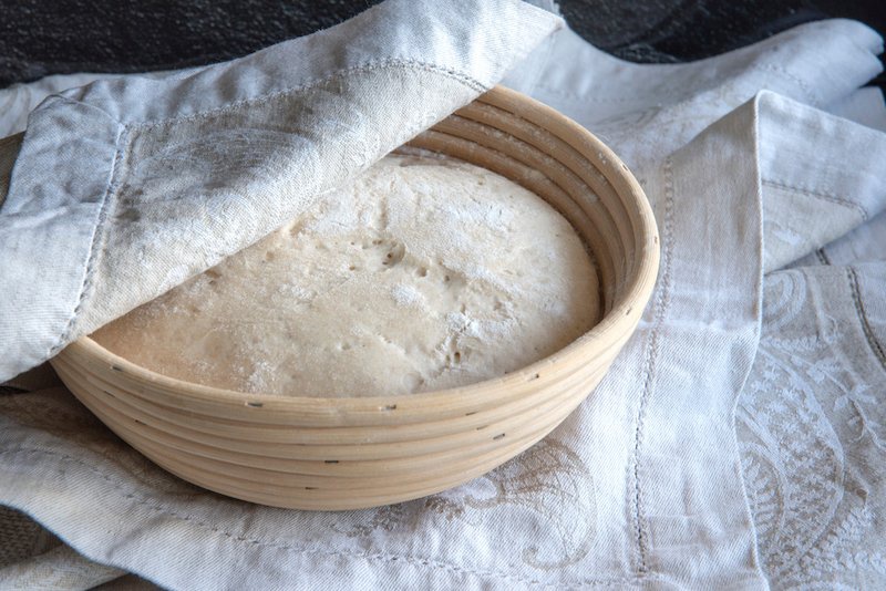 Ủ bột khoảng 30 phút trước khi nặn bánh
