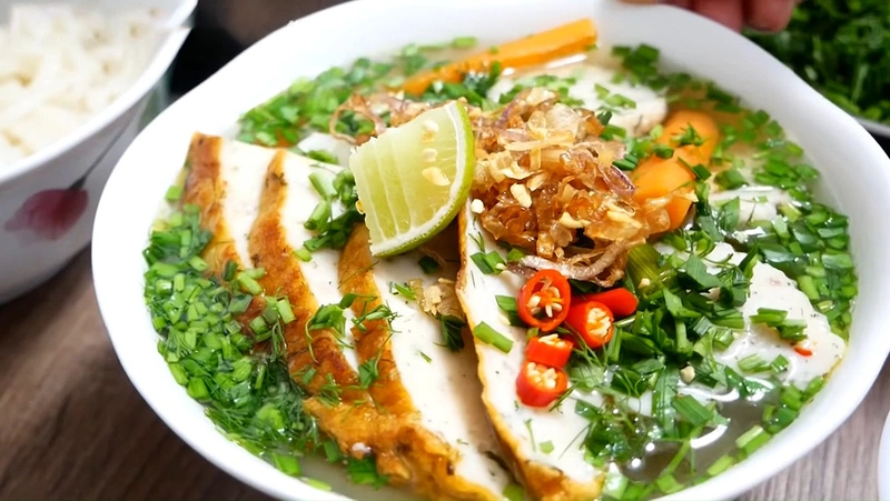 Bánh canh bao nhiêu calo? Cách làm bánh canh bột gạo tại nhà siêu dễ 4