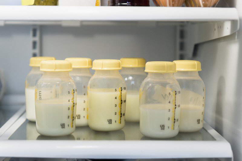 Bảo quản sữa: Sữa mẹ để ngăn mát được bao lâu? 1