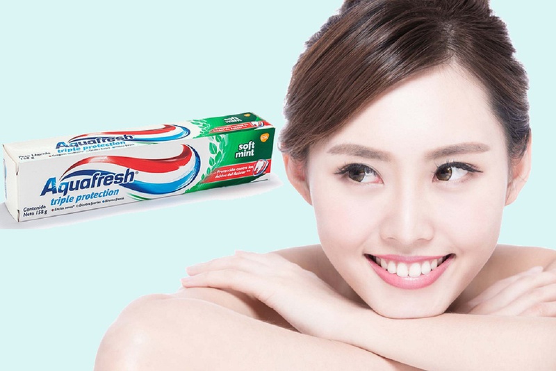 Kem đánh răng Aquafresh Whitening có công dụng loại bỏ mảng bám răng