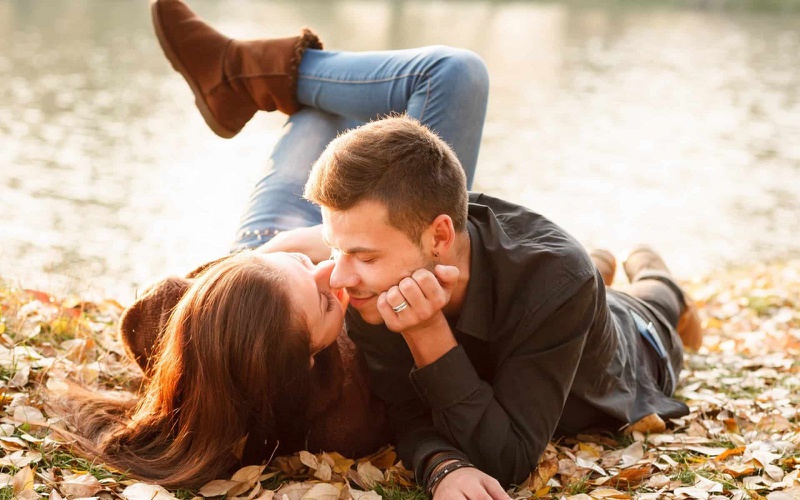 Hôn nhau mỗi ngày giúp bạn làm mờ các nếp nhăn, cổ thon gọn hơn và làm chậm quá trình lão hóa da