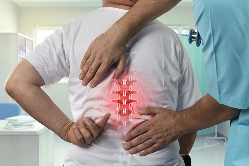 Cần thận trọng khi đeo đai lưng thoát vị đĩa đệm