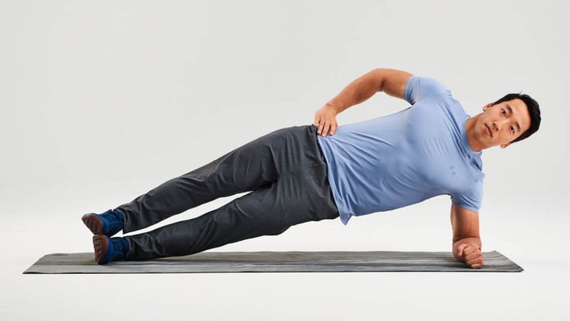 Side Plank là một trong những bài tập giúp cho vòng 3 nam giới trở nên săn chắc hơn