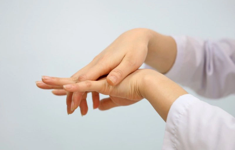 Cách làm giảm đau đầu ngón tay là tập các bài thể dục dành riêng cho bàn và ngón tay