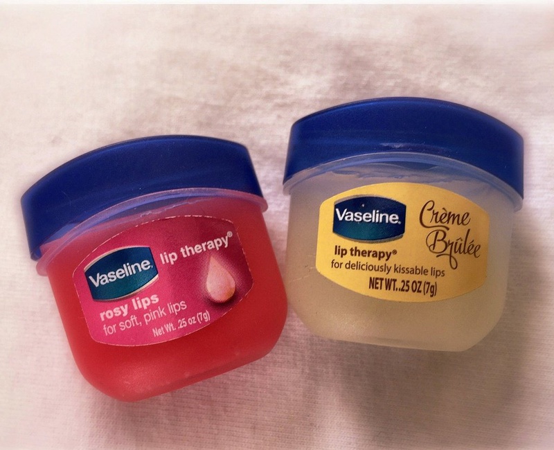 Bật mí cách làm son dưỡng môi từ vaseline cho đôi môi căng mọng 1