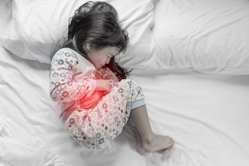Tắc ruột non gây ra tình trạng đau bụng quanh rốn ở trẻ em