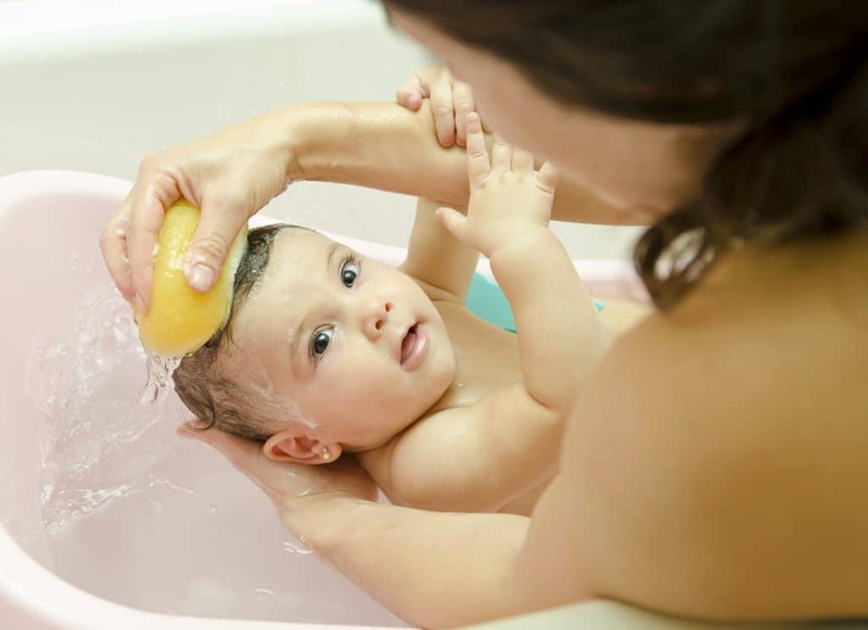 Bật mí về cách tắm sữa tắm cho trẻ sơ sinh không phải ai cũng biết