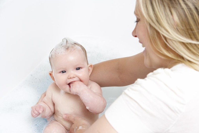 Bật mí về cách tắm sữa tắm cho trẻ sơ sinh không phải ai cũng biết