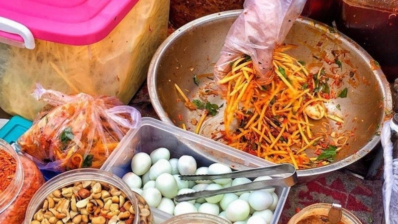 Bầu ăn bánh tráng trộn được không - Mẹ bầu không thể bỏ qua! 3