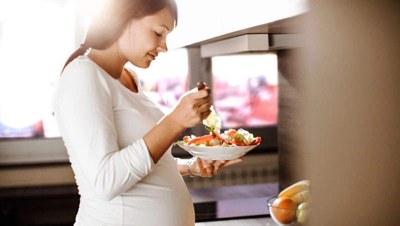 Bầu ăn bánh tráng trộn được không - Mẹ bầu không thể bỏ qua! 1