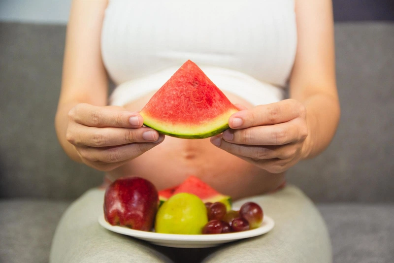 Bầu ăn dưa hấu được không? Cách ăn dưa hấu an toàn cho bà bầu 1