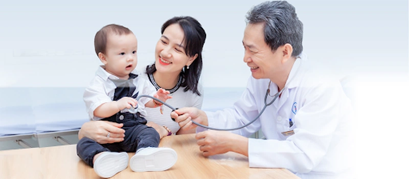 Bé bị côn trùng cắn sưng mắt nên làm sao?