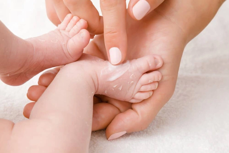 Bé bị phát ban nhưng không sốt có nguy hiểm không và những cách xử lý mẹ cần biết