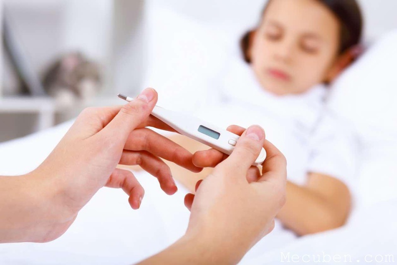 Bé bị tay chân miệng không sốt có tắm được không 2