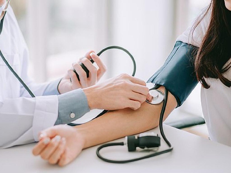 Bệnh nhân huyết áp cao nên kiểm tra huyết áp thường xuyên