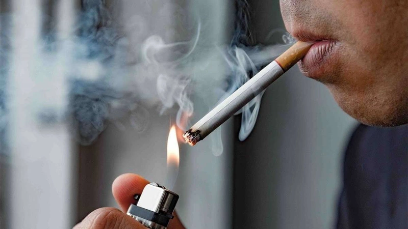 Hút thuốc lá là một trong các nguyên nhân bệnh máu trắng
