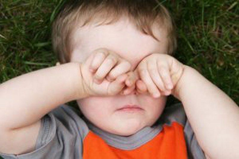 Bệnh viêm kết mạc ở trẻ, nguy hiểm đấy các mẹ chớ đùa 2