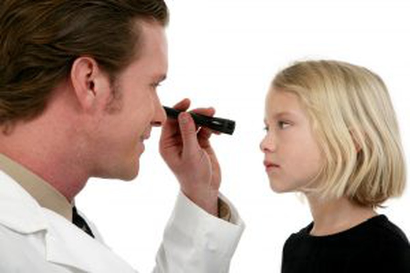Bệnh viêm kết mạc ở trẻ, nguy hiểm đấy các mẹ chớ đùa 3