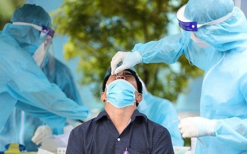Bị cảm test có lên 2 vạch không? Một số điều mà mọi người thường nhầm lẫn về Covid 1