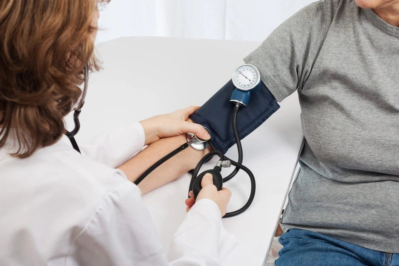 Bị cao huyết áp nên làm gì?