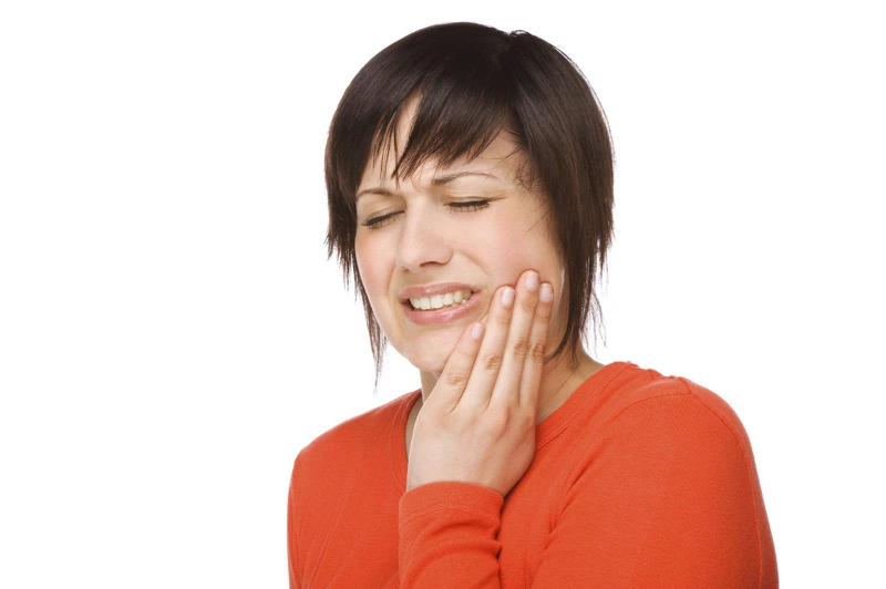Bị đau quai hàm gần tai bên trái là triệu chứng của bệnh gì? 01