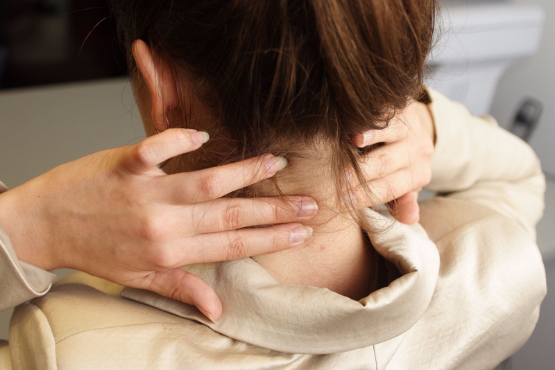 Bị gai cột sống chèn dây thần kinh phải làm sao? 2