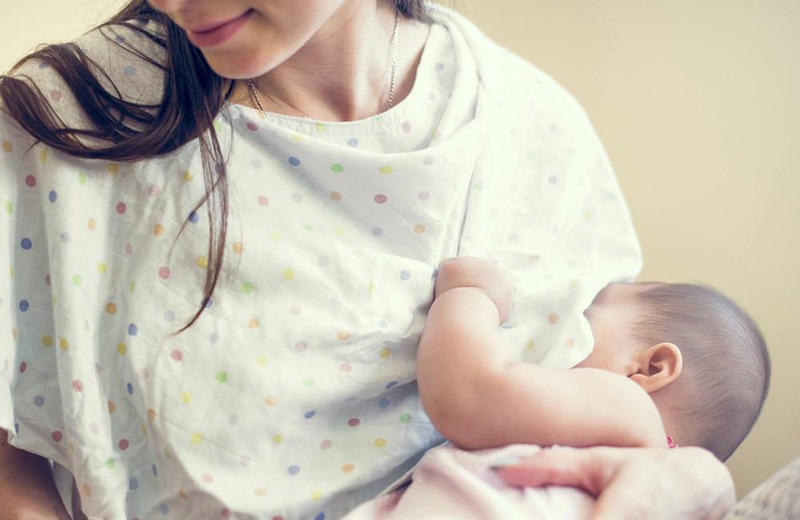 Triệu chứng bị khô mắt sau sinh và cách khắc phục 1