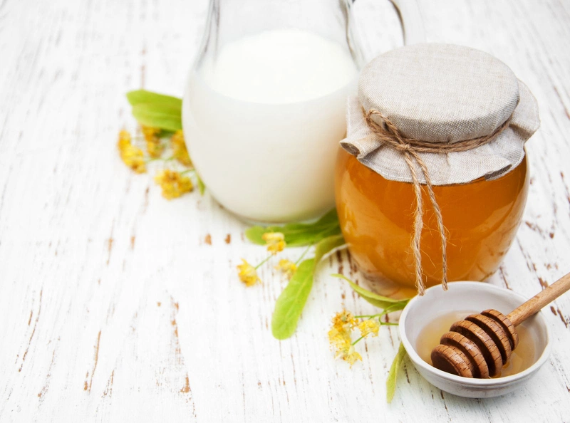 Bí kíp massage mặt bằng sữa tươi hiệu quả mà không phải ai cũng biết 3