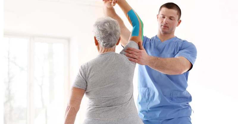 Biến chứng khó lường của thoái hóa cột sống chèn dây thần kinh và cách điều trị 3