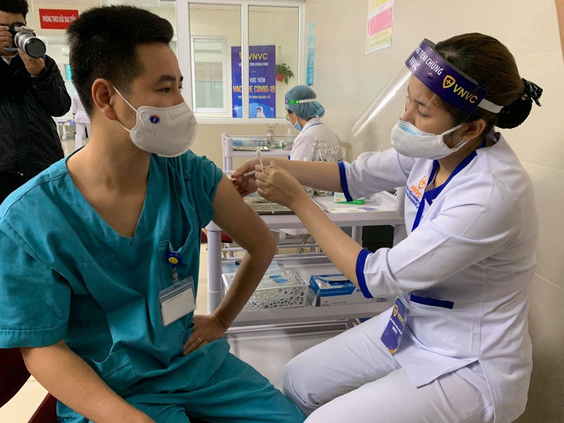 Chìa khóa để ngăn chặn sự biến đổi của virus SARS-CoV-2 chính là tiêm chủng toàn cầu