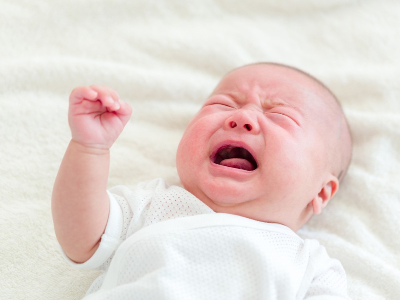 Bố mẹ nên làm gì khi bé không chịu bú bình 1