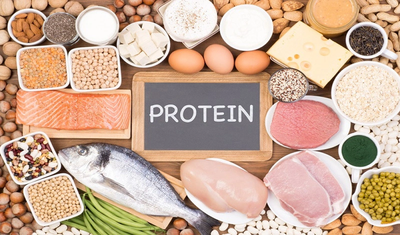 Cung cấp protein cho trẻ từ cá, trứng, sữa
