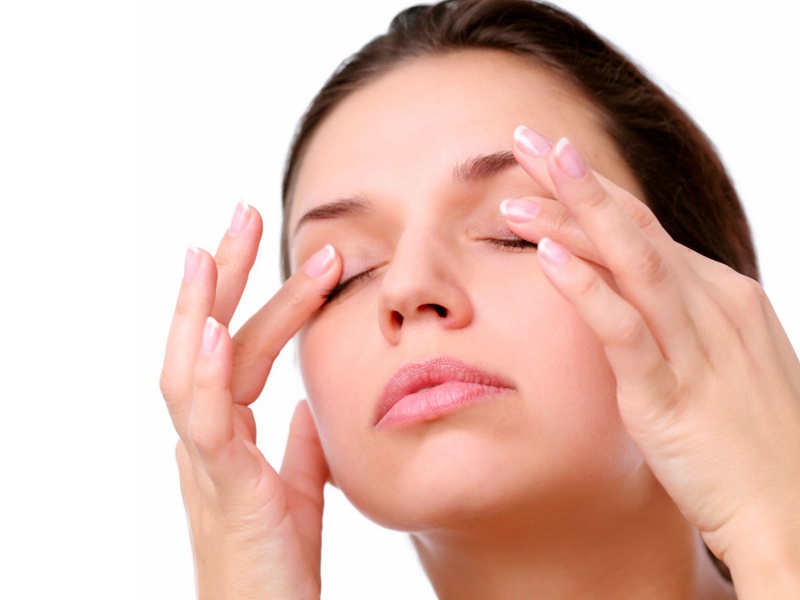 Bỏ túi ngay một số mẹo chữa bệnh khô mắt hiệu quả 3