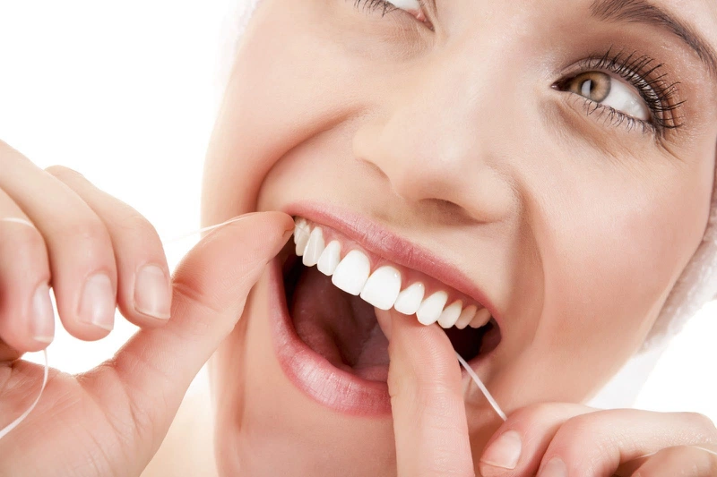 Bọc răng sứ có bị rơi ra không? Những lưu ý khi chăm sóc răng sứ 3