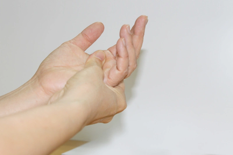 Bong gân ngón út làm thế nào để nhanh khỏi 3