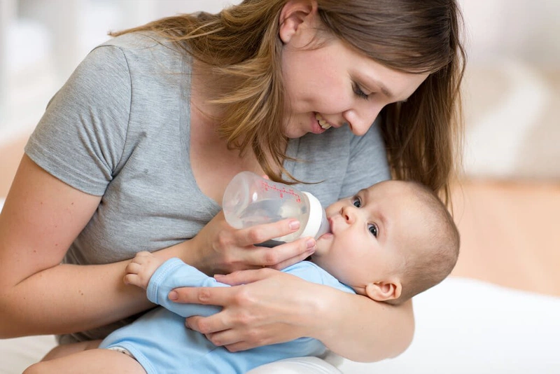 Bù nước cho trẻ bị nôn như thế nào cho đúng?3