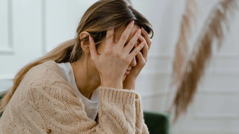 Buồn nôn trong kỳ kinh nguyệt do nguyên nhân gì? Có nguy hiểm không? 2