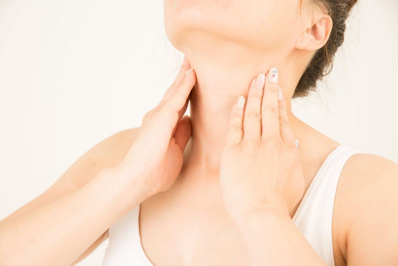Bướu cổ dạng keo ở nữ giới