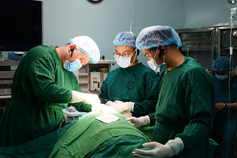 Phẫu thuật bướu cổ ở trẻ em