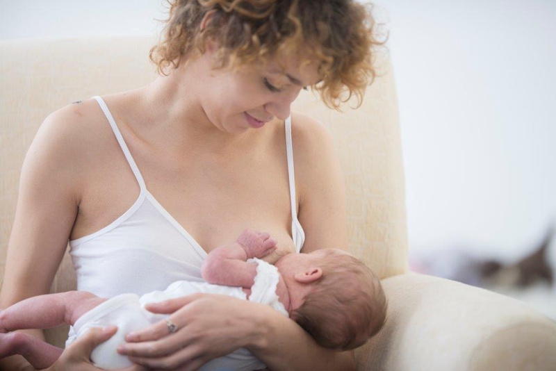 Bướu cổ sau khi sinh và việc nuôi con bằng sữa mẹ 2
