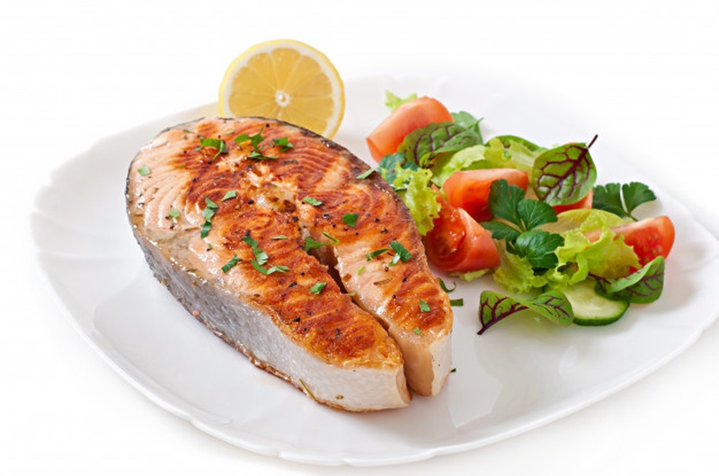 Ăn các loại cá béo giàu omega 3 giúp giảm nguy cơ mắc tim mạch cho người tiểu đường