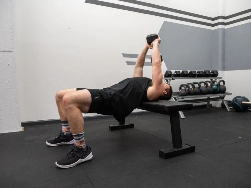 Các bài tập ngực với tạ đơn toàn diện tại nhà3