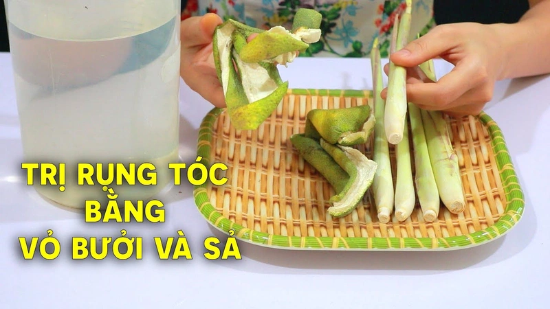 Cách gội đầu bằng vỏ bưởi với sả