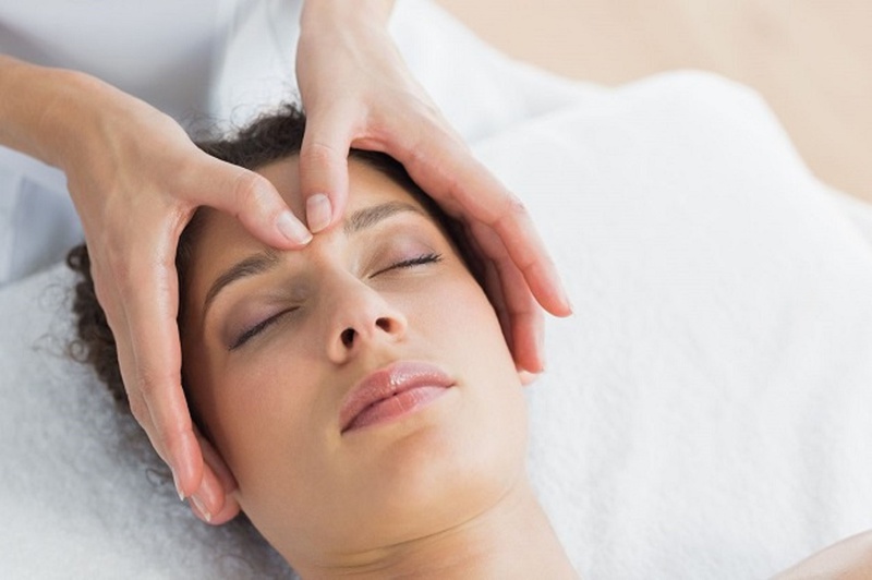Các cách massage giảm đau đầu do stress nhanh chóng 1
