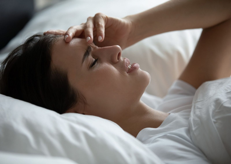 Các chiến lược đối phó sai lầm với tình trạng mất ngủ có thể làm gây ảnh hưởng xấu đến chất lượng giấc ngủ 3
