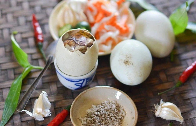 Cách ăn hột vịt lộn và những điều cần lưu ý 4
