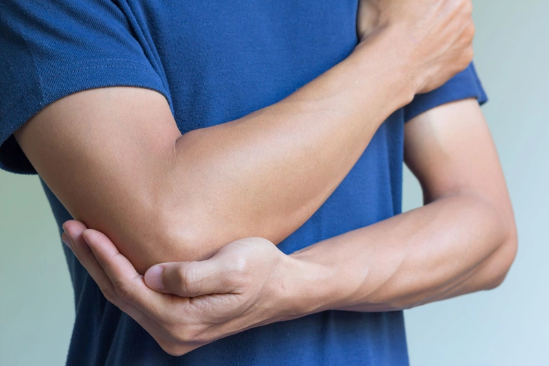 Cách bấm huyệt chữa đau khuỷu tay an toàn và hiệu quả1