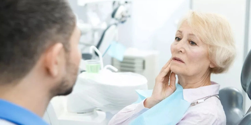 Sâu răng là bệnh thường gặp ở người cao tuổi